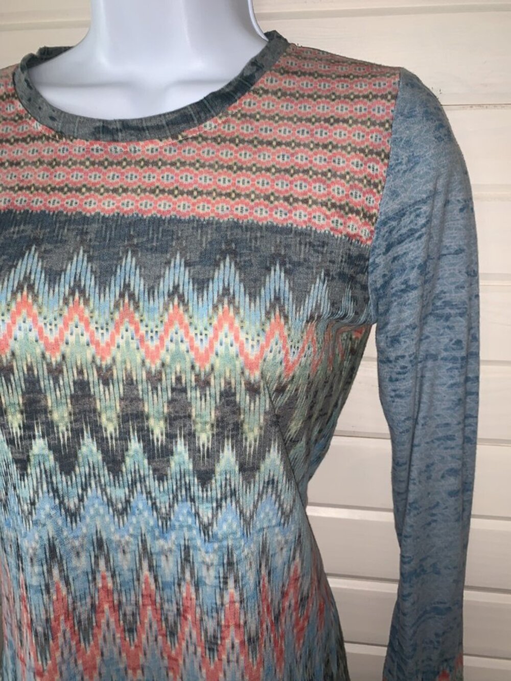 PrAna Sz XXS Lottie L/S Burnout Top Aztec Geo Print Made In USA Blue Pink EUC